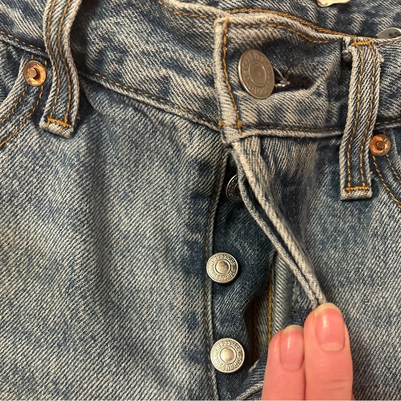 * SOLD* Levi’s wedgie denim - Picture 3 of 5